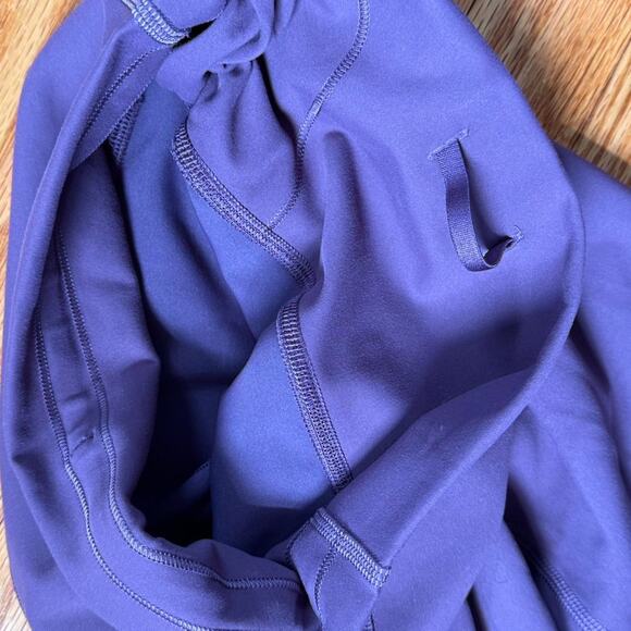 Purple lululemon leggings size 6 with logo on the calf - capri 3/4 length fit - Picture 6 of 7
